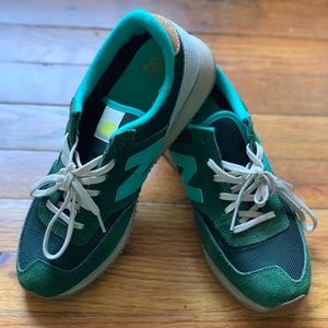 New Balance tennis shoes